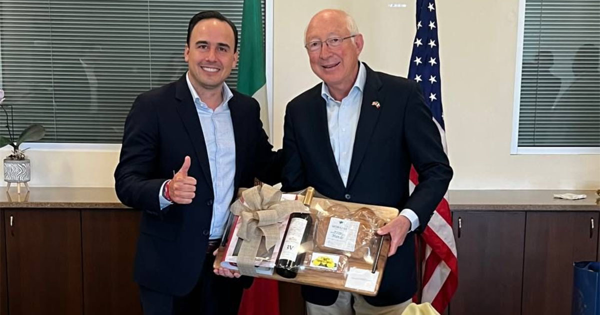 Se reúne Manolo Jiménez con el embajador de Estados Unidos
